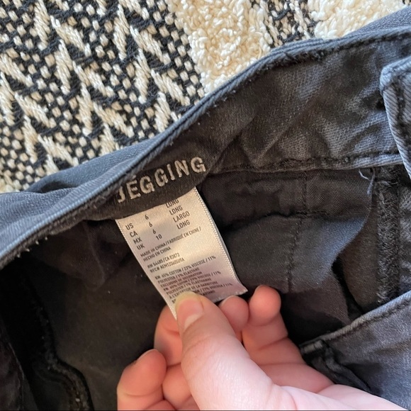 American eagle distressed jeggings 6L some pulling - Picture 4 of 6